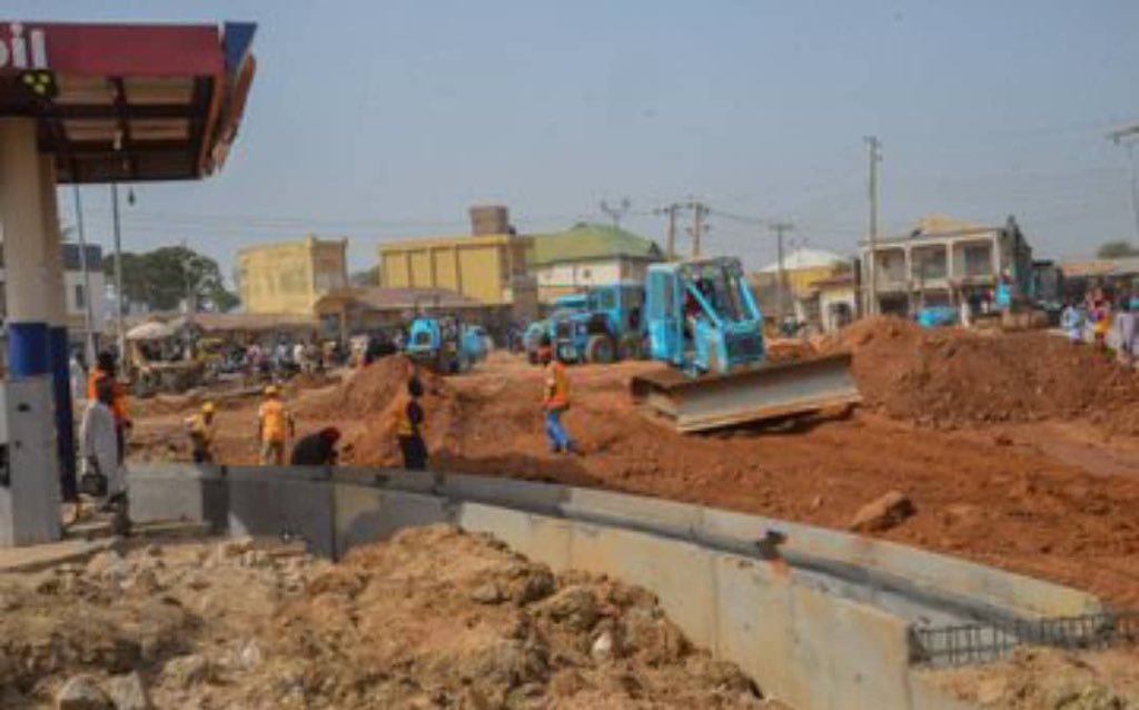 daudalawal_'s tweet photo. I charged them to deliver a standard job befitting the people of Zamfara. 

I do not doubt that the Gusau Urban Renewal project will not only give our state capital the necessary facelift but will also sharply improve the productivity of our people. https://t.co/6GET4h1YrX