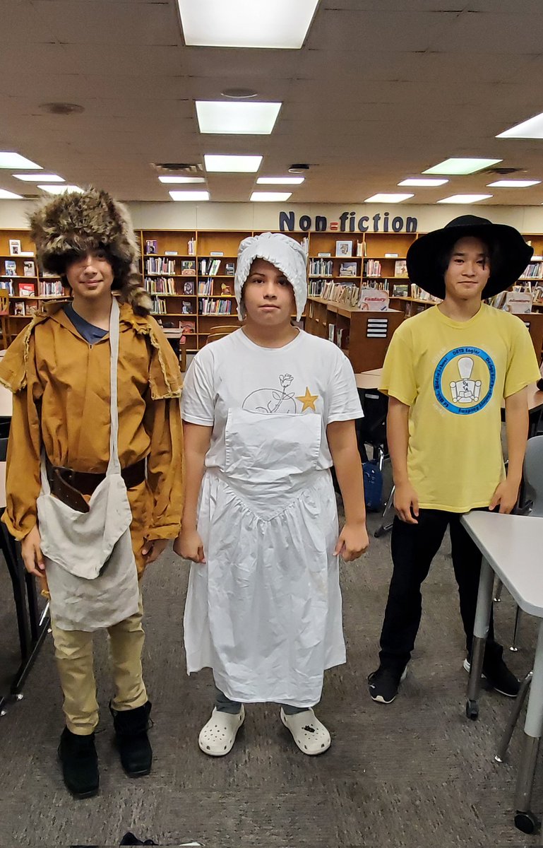 Monticelloman1's tweet photo. Students completing a Frontier artifact exploration activity and enjoying trying on the clothes. @dataedwhite #datadoes https://t.co/IqmhIkgR7A
