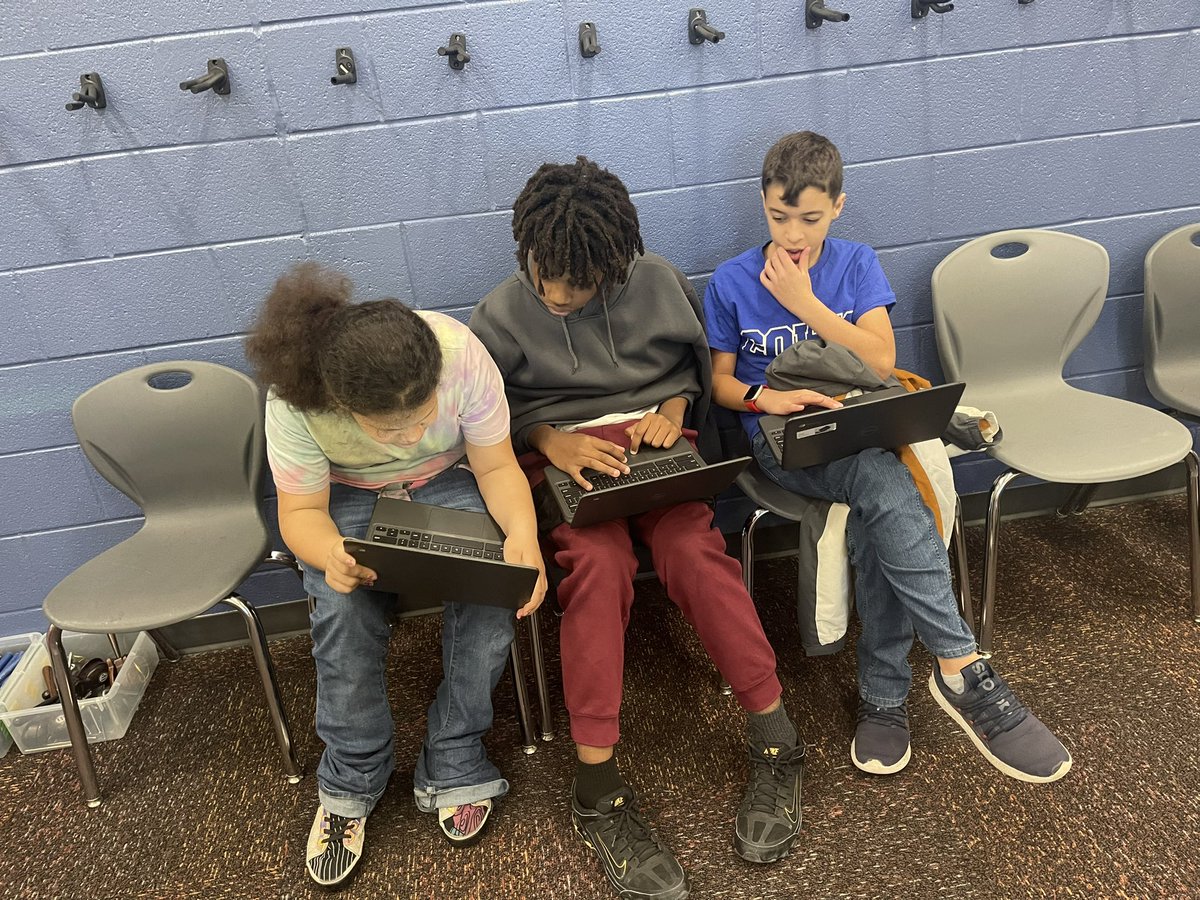 lophipps's tweet photo. Creating our own content with @GoogleDrawing with 5th grade!   @CatawbaTrail https://t.co/NHje2h5yXw