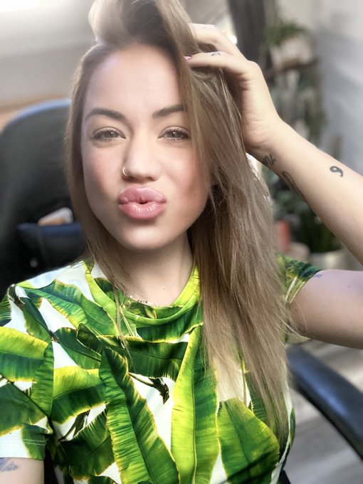 Kiss me back! 💋 https://t.co/bUEYfaeTSn<a href="/tag/mvsales"class="tags"><span>#mvsales</span></a>