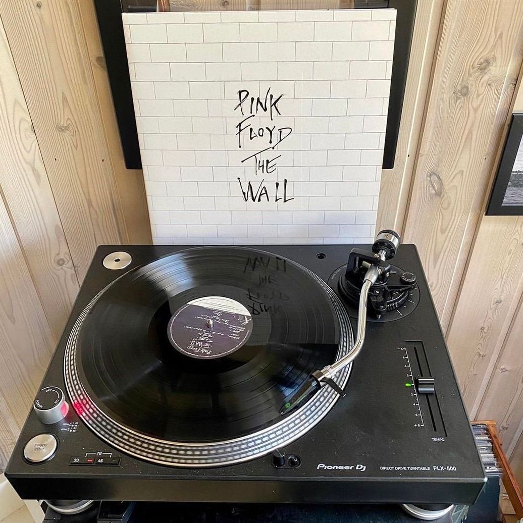 mylegendvinyl's tweet photo. Pink Floyd's 'The Wall' ๐ถ๐งฑ. What a timeless masterpiece that resonates through the ages ๐ค๐
๐ธ ig: vinyl.utopia
#collectionvinyl #lovevinyl #vinylmusic #vinylcollectors #vinyllife #recordjunkie #recordcollectionpost #recordlover #igvinyl #recordscollection https://t.co/Cl3cwzJrh4