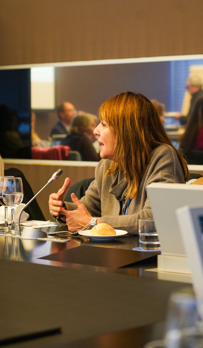 iniciativapp's tweet photo. ¡Momento de inspiración en la sede mundial de Telefónica en Madrid! 🏢💚 Trinidad Jiménez y Ana Belén Pociña nos guiaron en una charla sobre sostenibilidad y compartimos un almuerzo lleno de ideas. 🌍🍽️ Más de 10,000 m2 dedicados a la innovación y la formación de talento. 💡🌱 https://t.co/vC6J3pKKqx