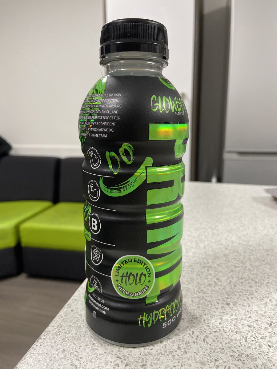 Sanskar2169's tweet photo. @PrimeHydrate @LoganPaul @KSI 
I got this ultra rare Glowberry Prime. Logan you said you’re gonna buy it for $1000. Back your words man, show up! Lets go…
#drinkprime https://t.co/pLGIyuFUD9