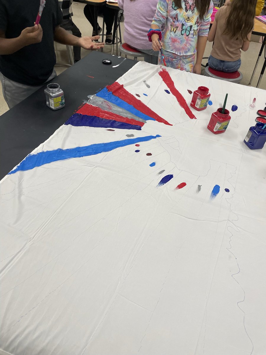 4th grade artists came together to create our Veteran’s Day banner 🇺🇸<a href="/LangesMatt/">Elmwood Eagles</a> #youbelong