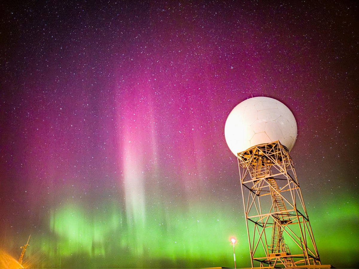 Such an awesome shot of the #NorthernLights over at the National Weather Service Office in #GlasgowMT last night.  #wxtwitter #weatherphotography #itsamazingoutthere