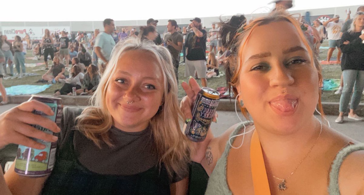 Laurenyeahhhhh's tweet photo. happiest birthday to the gal i can count on to accompany me to any concert, bar, or road trip. you’re the best friend i could ask for. i am so beyond lucky to have a friend as true as you by my side ❤️❤️ looking forward to many more years of crossing off states and gut-laughs https://t.co/rJrMupUNOe
