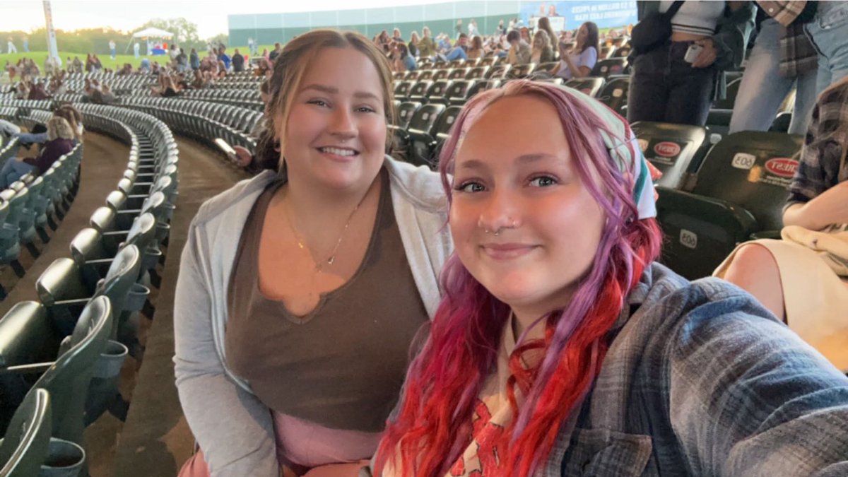 Laurenyeahhhhh's tweet photo. happiest birthday to the gal i can count on to accompany me to any concert, bar, or road trip. you’re the best friend i could ask for. i am so beyond lucky to have a friend as true as you by my side ❤️❤️ looking forward to many more years of crossing off states and gut-laughs https://t.co/rJrMupUNOe