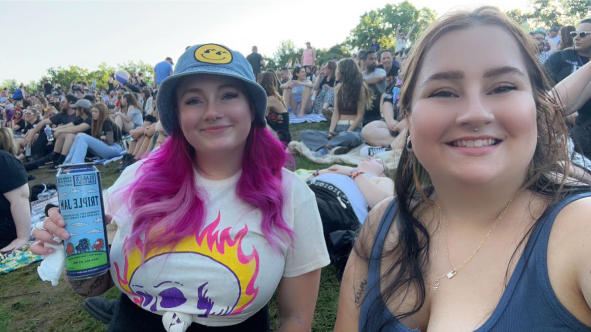Laurenyeahhhhh's tweet photo. happiest birthday to the gal i can count on to accompany me to any concert, bar, or road trip. you’re the best friend i could ask for. i am so beyond lucky to have a friend as true as you by my side ❤️❤️ looking forward to many more years of crossing off states and gut-laughs https://t.co/rJrMupUNOe