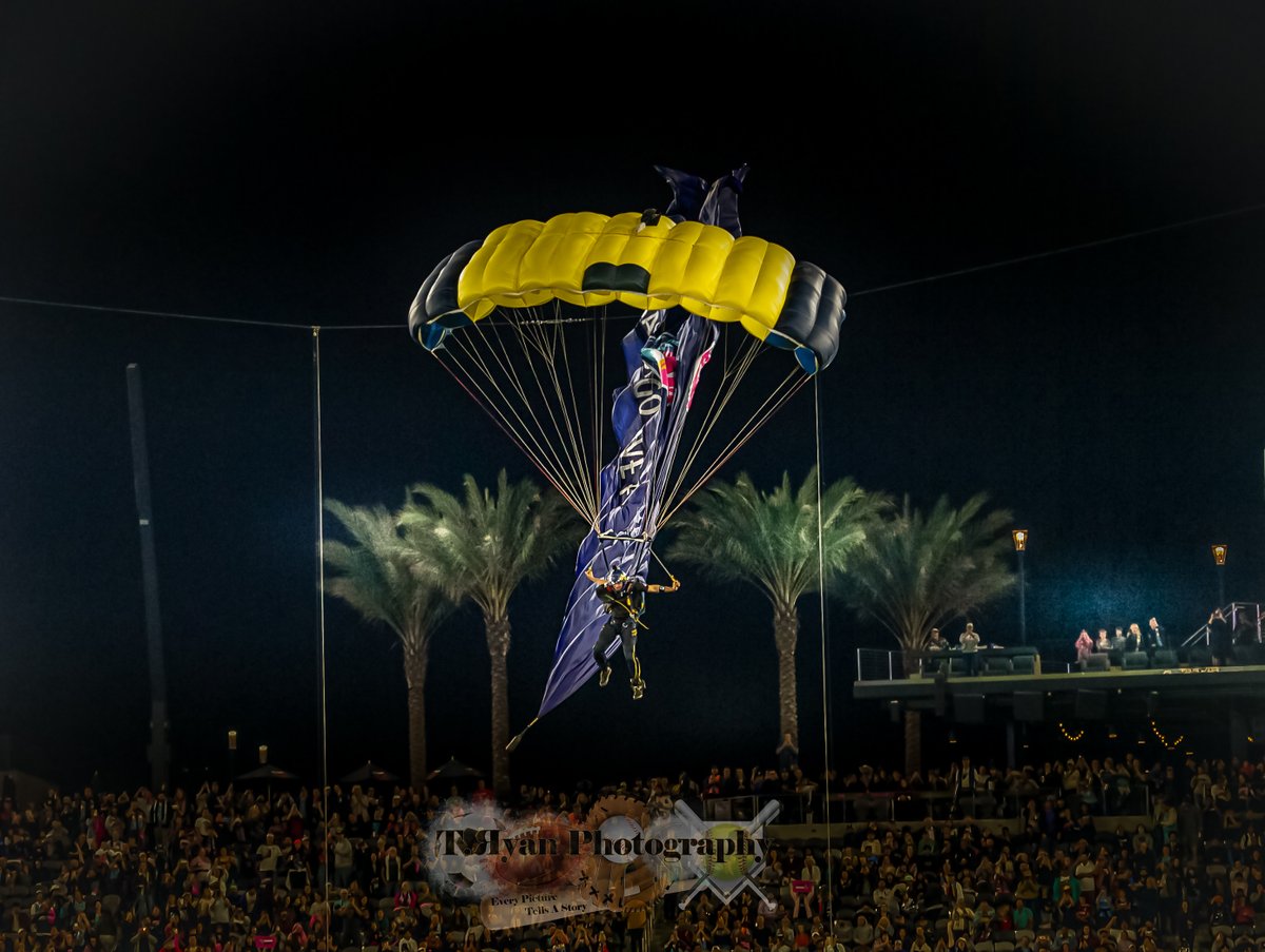 What a site at the Waves vs Ol Reign game. I love what I do. Thank you to the Navy Leapfrog team. Thank you for your service. Mad respect. @EVT_News @tryan81 @NavyLeapFrogs Image taken my T. Ryan Photography 2023