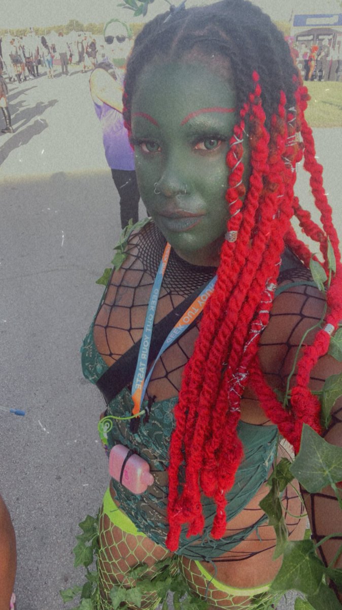 TravelerNisha's tweet photo. omg the perfect tweet to showcase my #PoisonIvyCosplay from #FreakyDeaky23 this year 🥰 https://t.co/mQ6S2Me8AG