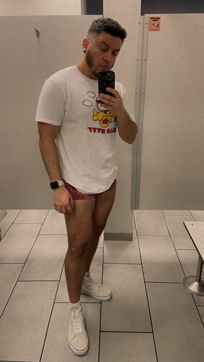 Theray559's tweet photo. He said he don’t likem boney, he want something he can grab, so I pulled up in the jag, then hit ‘em with a jab like dun duh duh dun dun dun😜 #THICK #latino #booty #buttboy #legday #flex #HelloKitty #559 #fresno #Gymbro #gymlife #MirrorView https://t.co/hk4VEQ9wLq