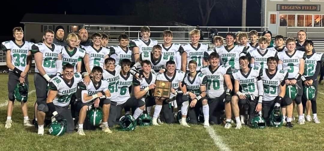 sportsinkansas's tweet photo. Jefferson County North (1A🏈) shut out traditional powerhouse Centralia, 16-0, on Friday for head coach Jeff Schneider’s 60th win as head coach. JCN moves on to take on to take ln state power Olpe in the 1A round of eight. Lone loss this season is to defending champion St Marys. #sportsinkansas
Photo: Bridget Weishaar