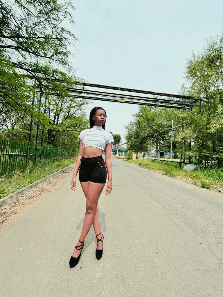 topmodelmickey's tweet image. Help me find an agency❤ 
#model #modeling #modelo #fashion #fashionstyle #runwaymodel #viral #trend #Trending #TrendingNow #TrendingHot #havefaith
Alostro skeemsaam Michael Jackson bonang kim Kardashian betway