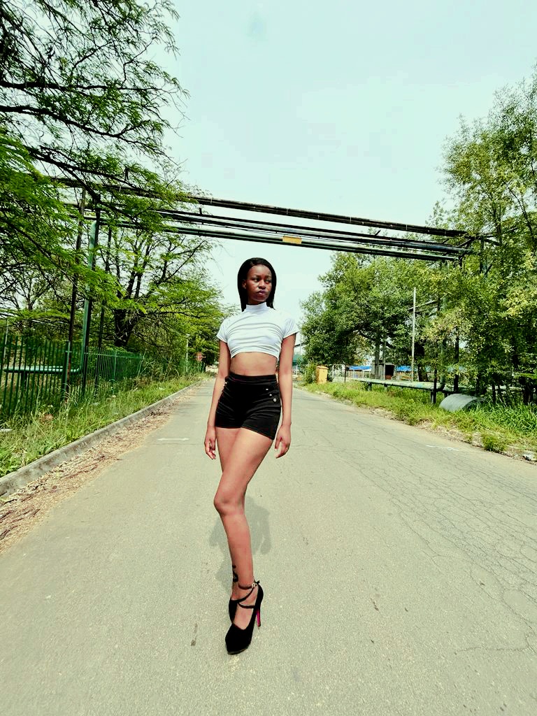 topmodelmickey's tweet image. Help me find an agency❤ 
#model #modeling #modelo #fashion #fashionstyle #runwaymodel #viral #trend #Trending #TrendingNow #TrendingHot #havefaith
Alostro skeemsaam Michael Jackson bonang kim Kardashian betway