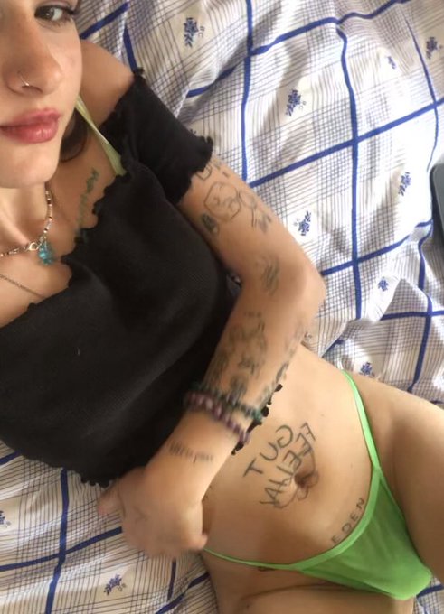 💚🤢🌿 https://t.co/rAIZ13JoR0