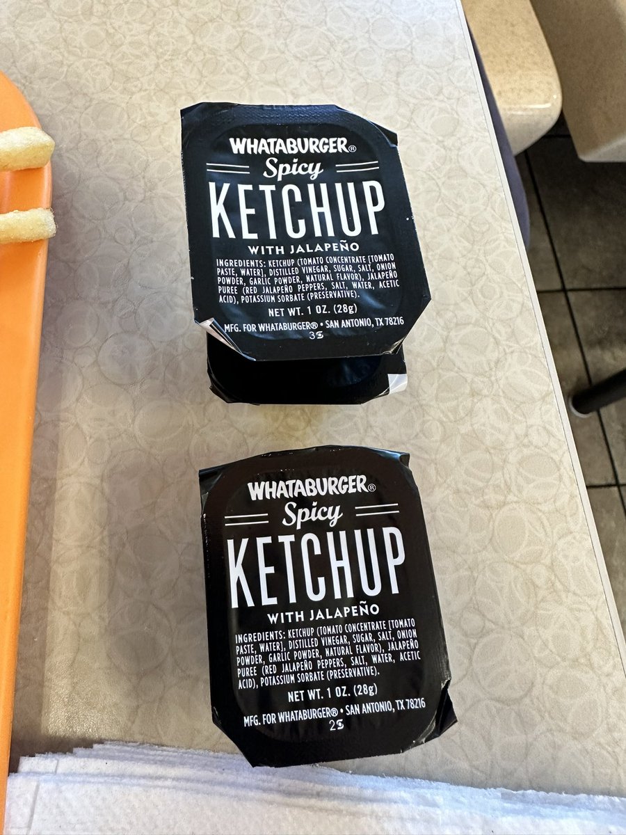 railstream's tweet image. Crossed into #Texas and our first stop is @Whataburger  Love us some #spicyketchup