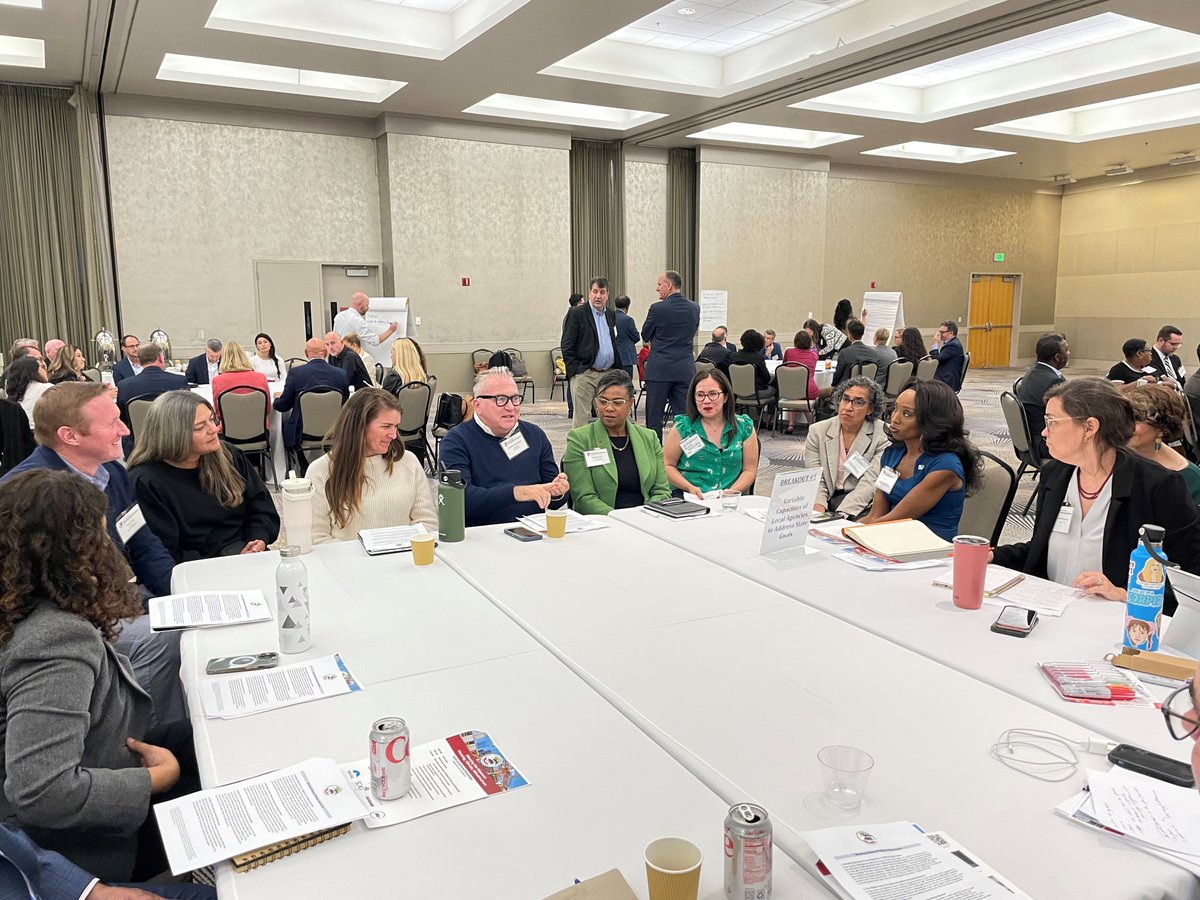 Cal_LCI's tweet photo. Thanks to state leaders + 60 city managers for joining our Local Gov't Roundtable w/ @The_CALCOG to discuss how to deliver clean energy, safe and affordable housing and mobility, broadband & other infrastructure as part of CA's work to #BuildMoreFaster. https://t.co/SNHkLZutwv