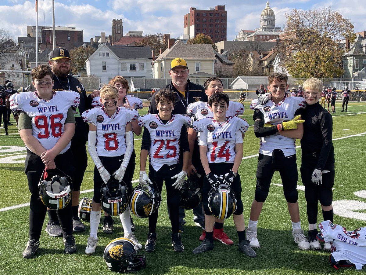 UnionFinley's tweet image. Post game. Good job Bear seniors. You made us proud. We loved having you, will miss you, and look forward to watching you next year and beyond. You are always welcome back and remember “Once a BEAR, always a BEAR”