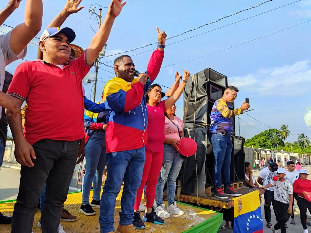 Desde el Municipio Cnel. José Joaquín Veroes, dimos inicio a la campaña ¡Venezuela toda!, Junto al Pueblo que ama la Patria grande ratificamos que el ESEQUIBO ES NUESTRO 🇻🇪
<a href="/NicolasMaduro/">Nicolás Maduro</a> 
<a href="/dcabellor/">Diosdado Cabello R</a> 
<a href="/JLEONYARA/">JULIO LEÓN</a> 
<a href="/vladimirpadrino/">Vladimir Padrino L.</a>