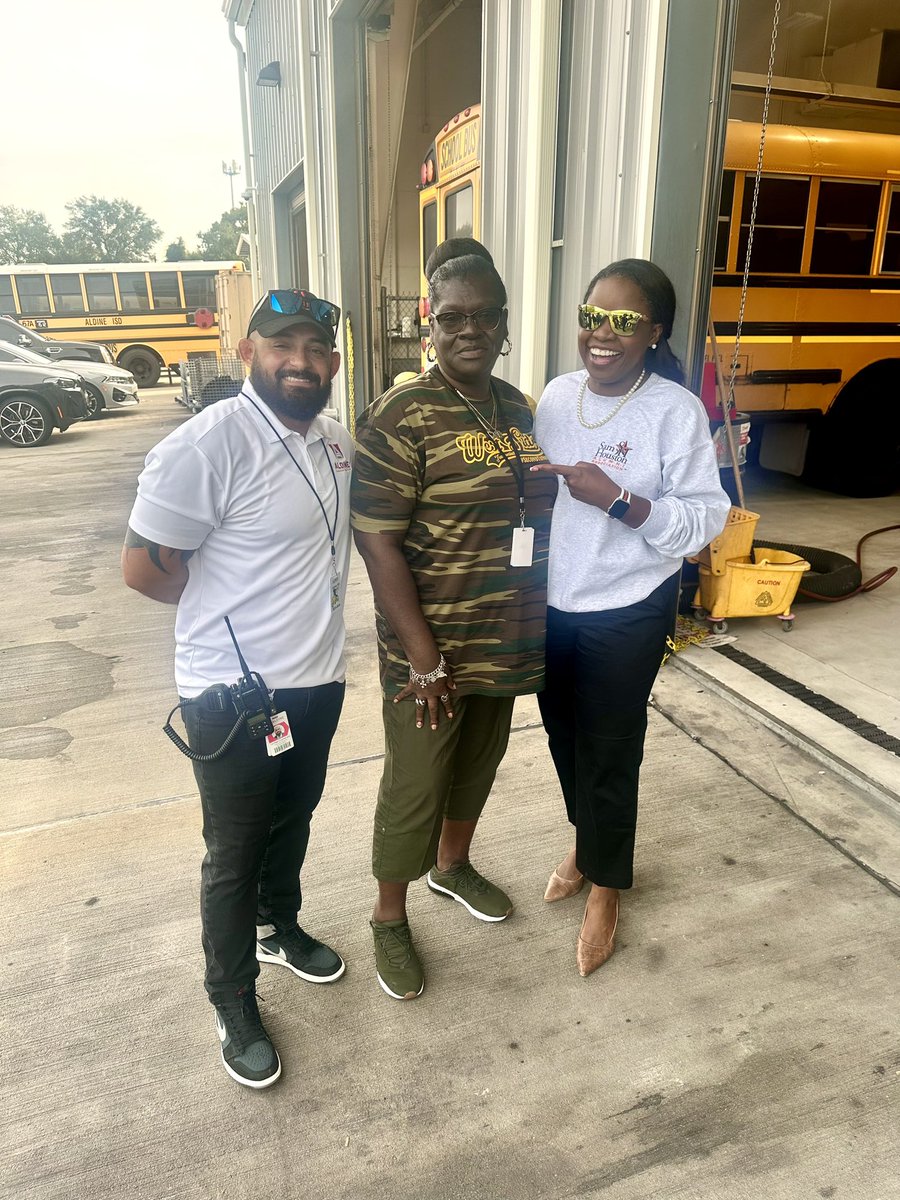 So proud of this bus driver and how she loves her job and protected our #myAldine kids @Transport_AISD