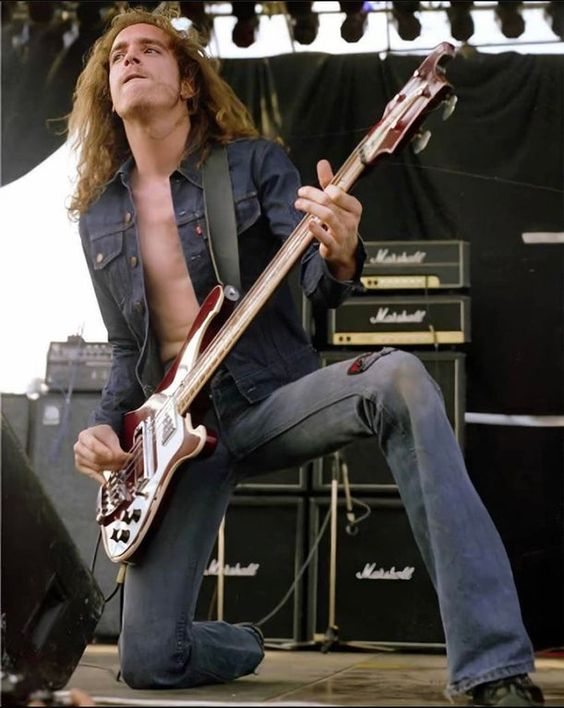 ReturnofR's tweet photo. Cliff Burton. #Metallica #CliffBurton https://t.co/Pwz4ZFEFla https://t.co/EjQwXZYueL