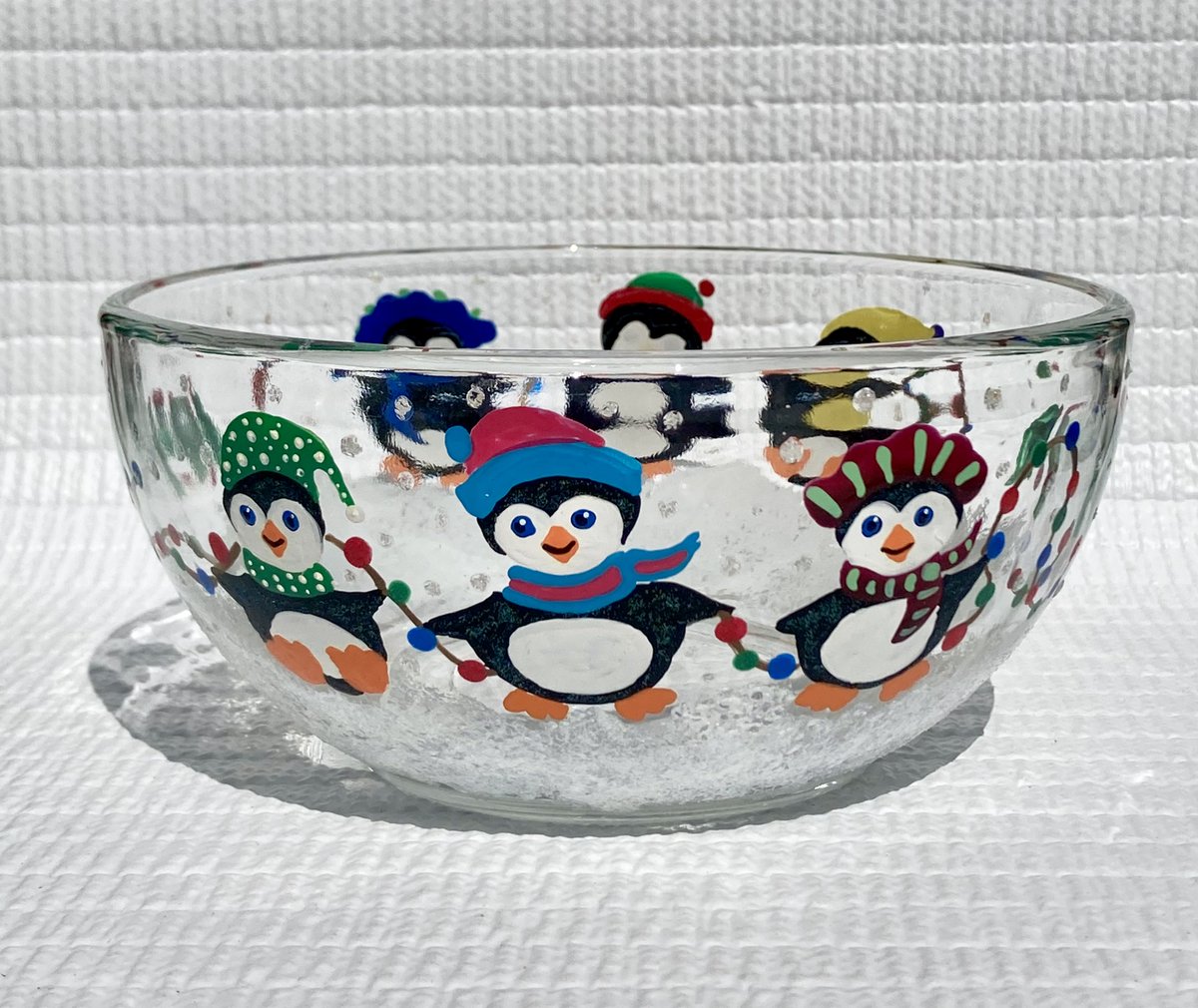 Ice skating penguins etsy.com/listing/158469… #penguins #candydish #candybowl #SMILEtt23 #christmasdecor #christmasgift #CraftBizParty #homedecor #giftsforher