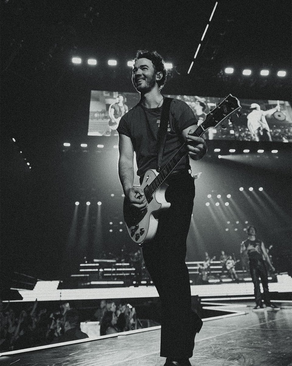 jonasbrothers's tweet photo. Thank you for a beautiful night, Salt Lake City ❤️ https://t.co/OglAnwy7Uf