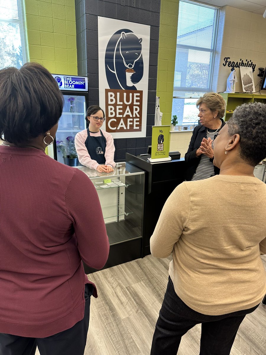 JTLDuncan11's tweet photo. Best day ever with the Piedmont Triad RST at Mount Airy City Schools! Concerts, cookies, cafés, collaboration and more! @MACSchools @NCDPI_OFP @ShippMasa @DiggsTosha @scibri @lpapsun @NkechaRuck66326 #triadrst #ncdpi #ncdpiofp https://t.co/xNJC4MvY7N