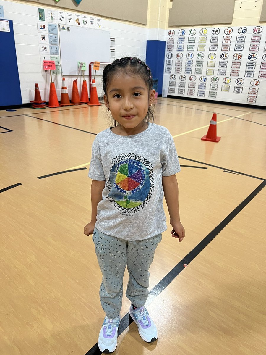 msmeyerart's tweet image. Check out this student’s shirt with her artwork printed on it from the @Artsonia gift shop!🌻❤️ #beabulldog #séunbulldog
