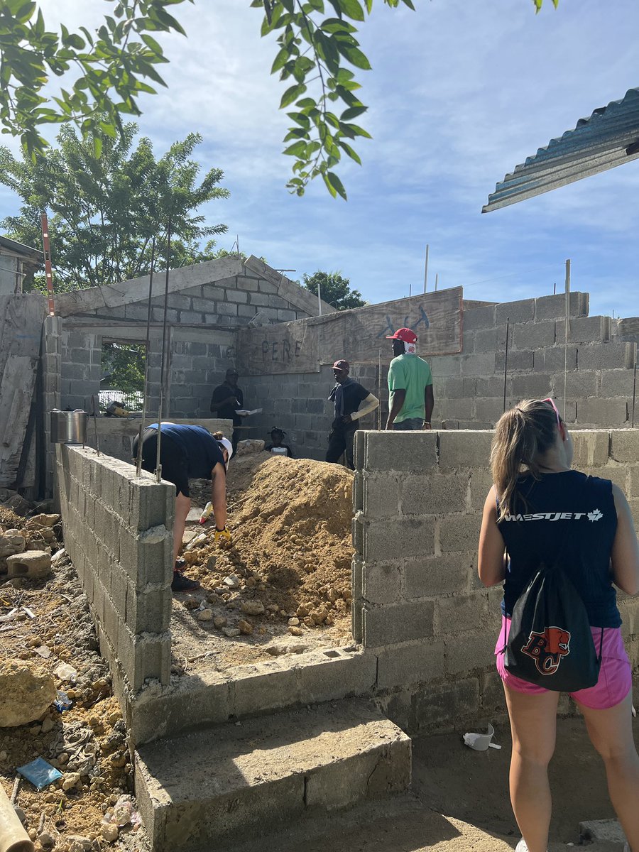 WestJet's tweet image. Over the weekend, more than 50 WestJetters flew to the Dominican Republic for our 11th annual WestJet @LiveDiff Build!  
 
Over the next 9 days, WestJetters will immerse themselves within the local community to build 4 new homes alongside families living in extreme poverty and…
