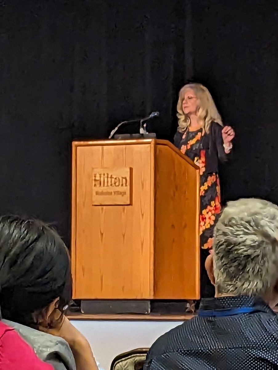 Such great science we're hearing about so far at #SFG2023. Particularly impressed by the work done by Dr. Kelly Ten Hagen to improve equality for #womeninSTEM. Congratulations, Dr. Ten Hagen - very deserving of the  Rosalind Kornfeld award! 
@SFGlycobiology
 #glycotime