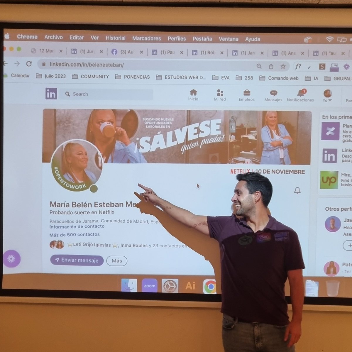 ¿A qué apunta emocionado <a href="/jurgenBS89/">Jurgen B</a>? ¿Será un dron🚁? Será un avión✈️? ¡No, es <a href="/BelenEstebanM/">Belén Esteban</a> ! En una clase donde se ha hablado de #networking, hemos invocado a este ente celeste que ahí donde la veis, tiene una #marcapersonal inconfundible. <a href="/aulaCM/">Aula CM - Escuela de Comunicación y Marketing</a> no es la típica escuela 🤯