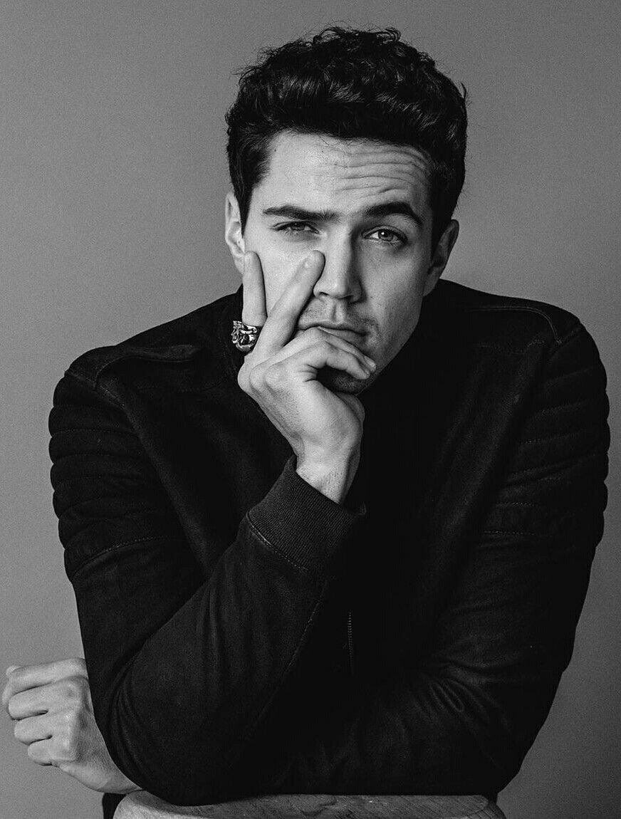 -  لٱتجَي تنصَحـــني ، وتتكلمَ 

عَـــلئ ﭑلرجَولهةة ، وﭑنت 

وجَـــهك مَثل حفٱظٱت 

ﭑلٱطفـــٱل ، كل شويهةة 

وغيرتهةة ،❌👌🏼🔥