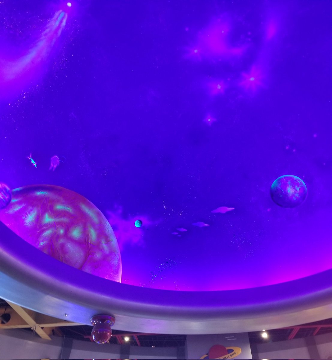 darkjaguar01's tweet photo. Alien theme bbq place in north dakota was great. https://t.co/uO4V5mEXKp