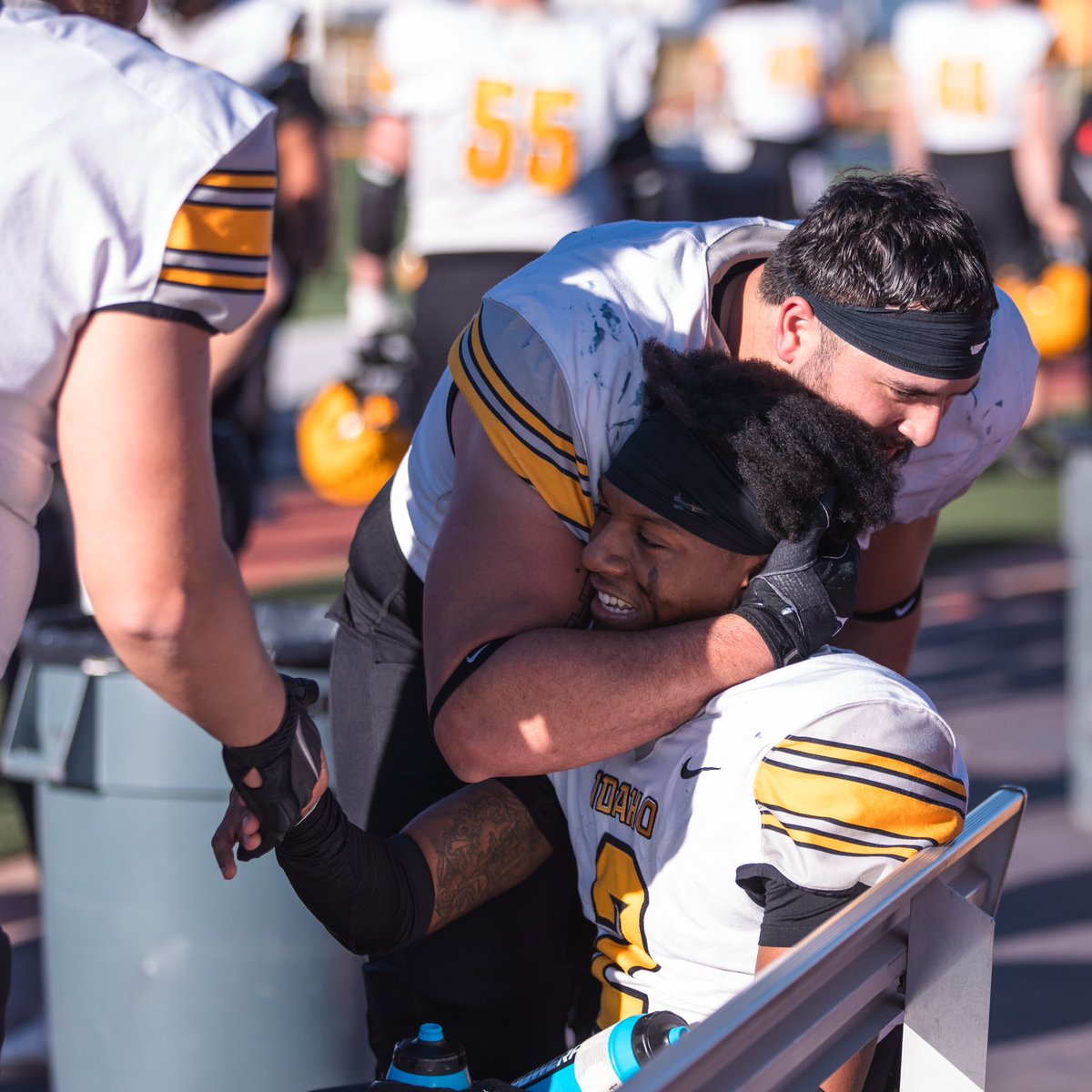 Jay_Tust's tweet photo. There are two top 5 college football program in the Gem State right now:

• #4 - @VandalFootball (FCS)
• #5 - @YotesFootball (NAIA) https://t.co/VHmIlTCbne