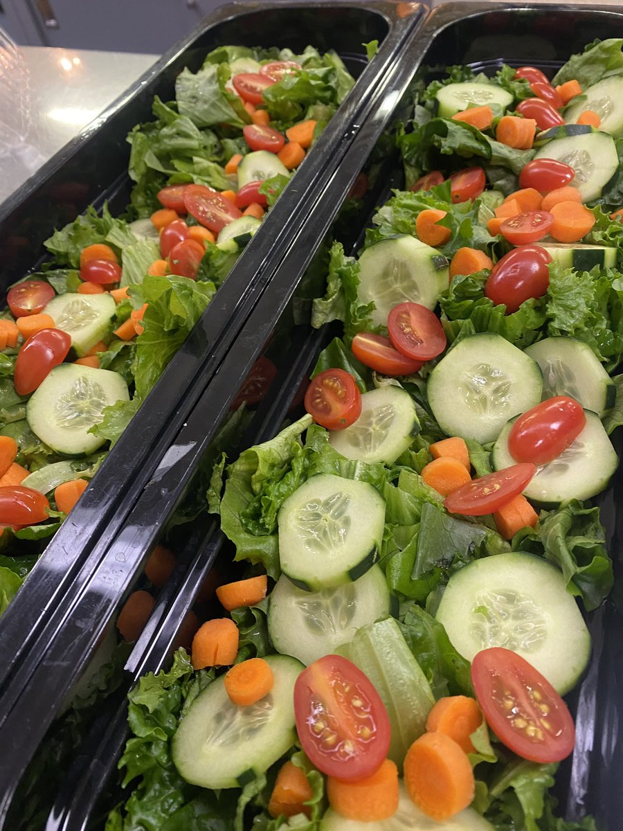 EPICCampusLPS's tweet image. EPIC Natural Resources students are growing a plentiful harvest in our @farmboxfoods hydroponics farm. EPIC donated the harvested lettuce to LPS schools to serve nutritious and healthy salads for lunches. #eatwhatwegrow #healthyliving  #naturalresources #futurefarmers