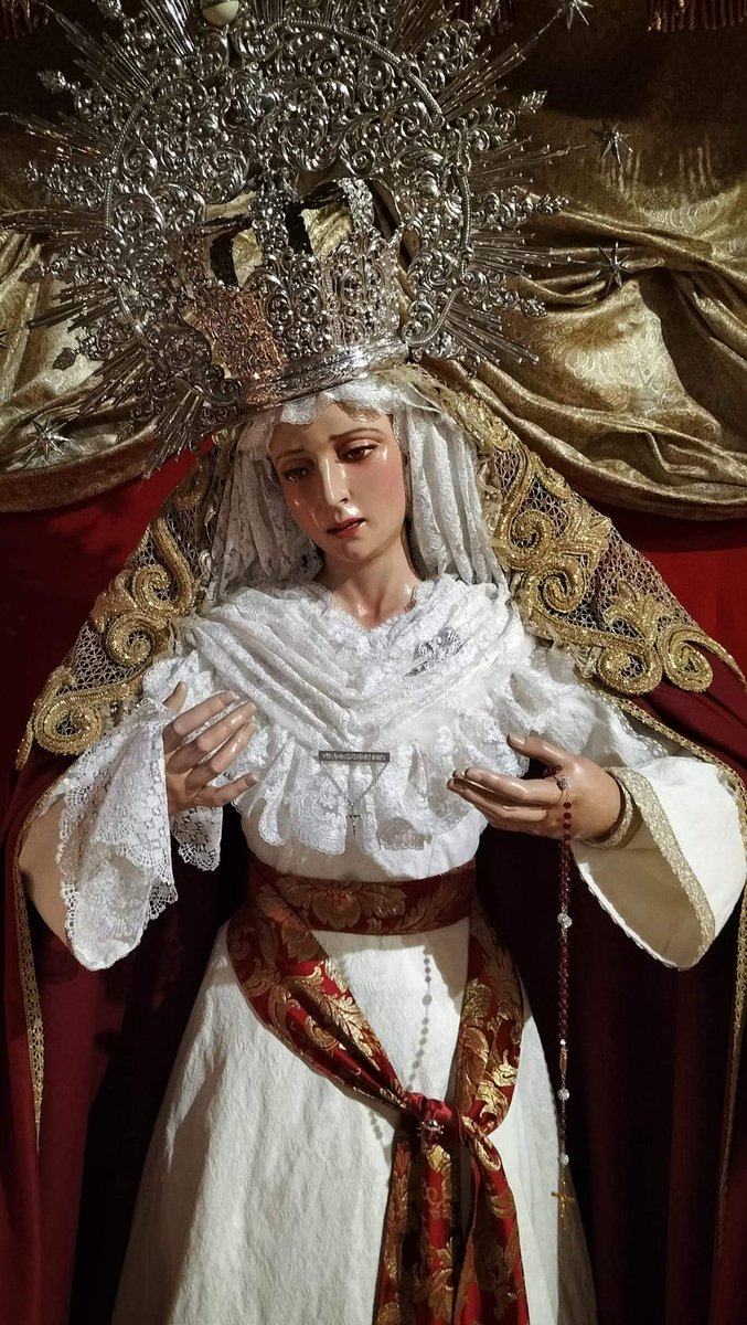 Ntra. Sra. del Patrocinio ya se encuentra ataviada en su altar de culto para el Triduo a celebrar en su honor en la Parroquia San José Mérida