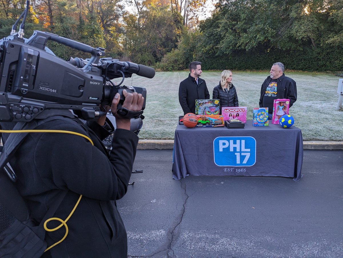 Hornercom's tweet image. Hundreds of bikers delivered thousands of toys to @riverscasinophl to support @ToysForTots_USA in the Philadelphia region.

We had fantastic coverage from @JennaPHL17 of @phl17 and @MarcellaBaietto of @CBSPhiladelphia, as well as from @NBCPhiladelphia and @FOX29philly.