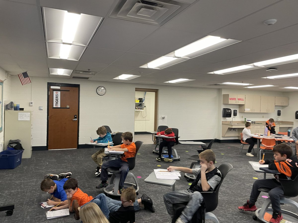 LCSCHighAbility's tweet photo. The third grade high reading class is completing a science experiment this week about rust since we are reading The Wizard of Oz. What will happen to steel wool and copper wool submerged in water all week? We can’t wait to see the results! #werCES #highability https://t.co/C3GXERLHuA