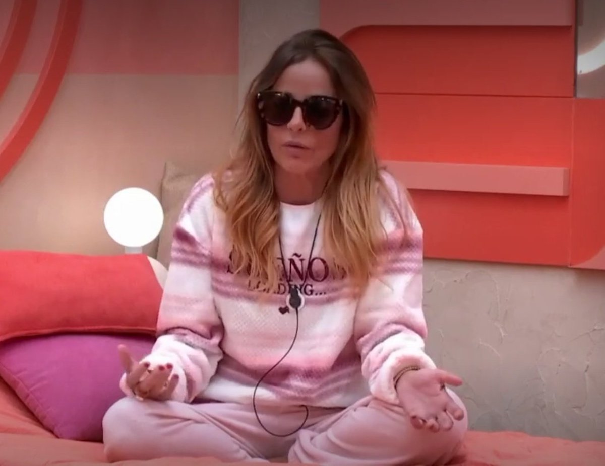 Tyshha's tweet image. #GHVIP6N Carmen siempre deja vendido a Michael. Si lo has dicho lo has dicho, joder! Siempre dice que se puede hablar de todo pero no afronta lo que casca. Me supera lo escurridiza que es. Ahí pierde todo para mí