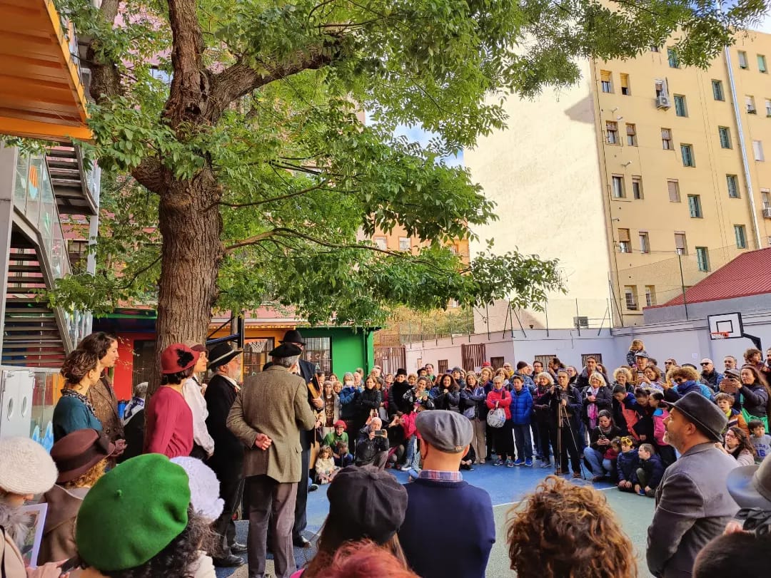 Emotivo, interesante, entrañable, divertido... Ayer vivimos un evento precioso que no vamos a olvidar jamás, la recreación histórica de la inauguración del #GrupoEscolarUnamuno celebrando su 90 aniversario. Gracias por hacerla posible, #PlataformaCallesDignasJustaFreire. ❤️