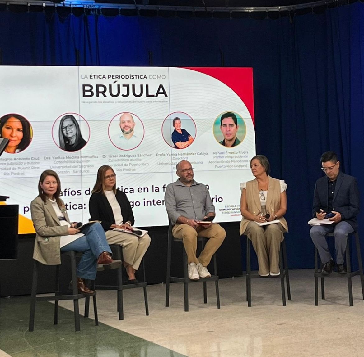 El profesor de Periodismo Israel Rodríguez Sánchez y la profesora jubilada de la FaCI Milagros Acevedo Cruz participaron hoy del foro “La Ética Periodística como Brújula” por invitación de la Escuela de Comunicación Ferré Rangel de la Universidad del Sagrado Corazón. 🐓❤️