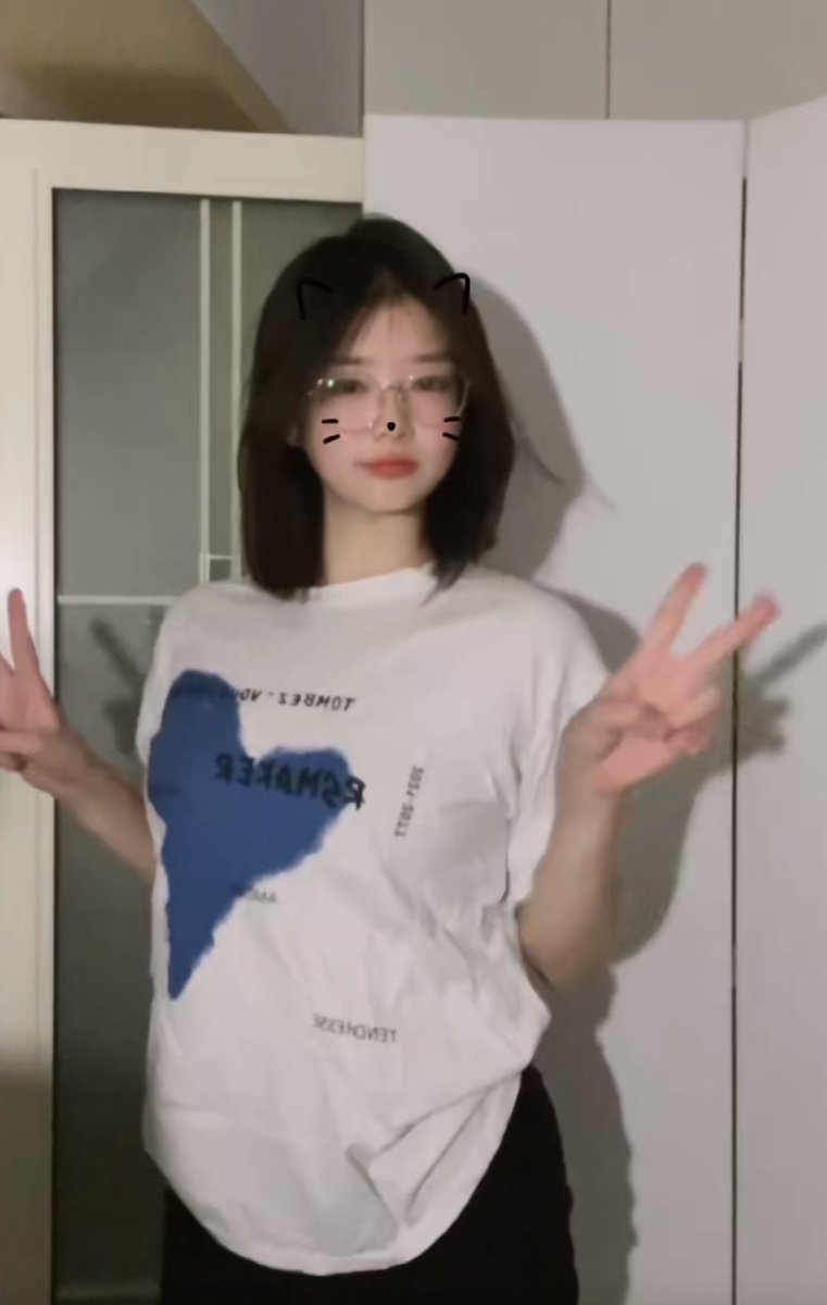 slutjien's tweet photo. 颜值7分
普女长相，看着不会太聪明的样子。
淫相8分
很有味道，这样长相我不会接受她作为我女友，但能欣然接受她作为宠物。这就是下贱的魅力。
妆容7.5分
网络审美的化妆，能定位成玩具还是不错的。
总体8分
廉价丧志玩物
#打分 #出卖 #反差婊 #意淫 #羞辱 #投稿 #配文 #母猪  #报价 #母畜 https://t.co/y8BzQFGFey