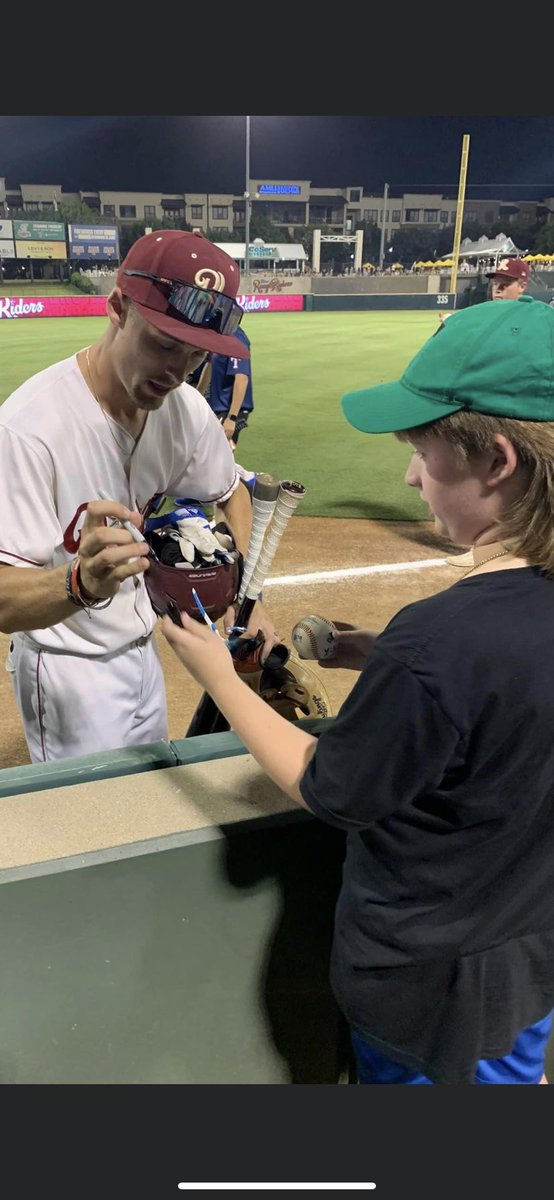 jbrdcorinth's tweet photo. @evann_carter Congrats on a great season! Great to see the progress you made this season. Here’s a pic of you and son this summer #WentAndTookIt #GoAndTakeIt @RidersBaseball https://t.co/FKSdzvKBbe