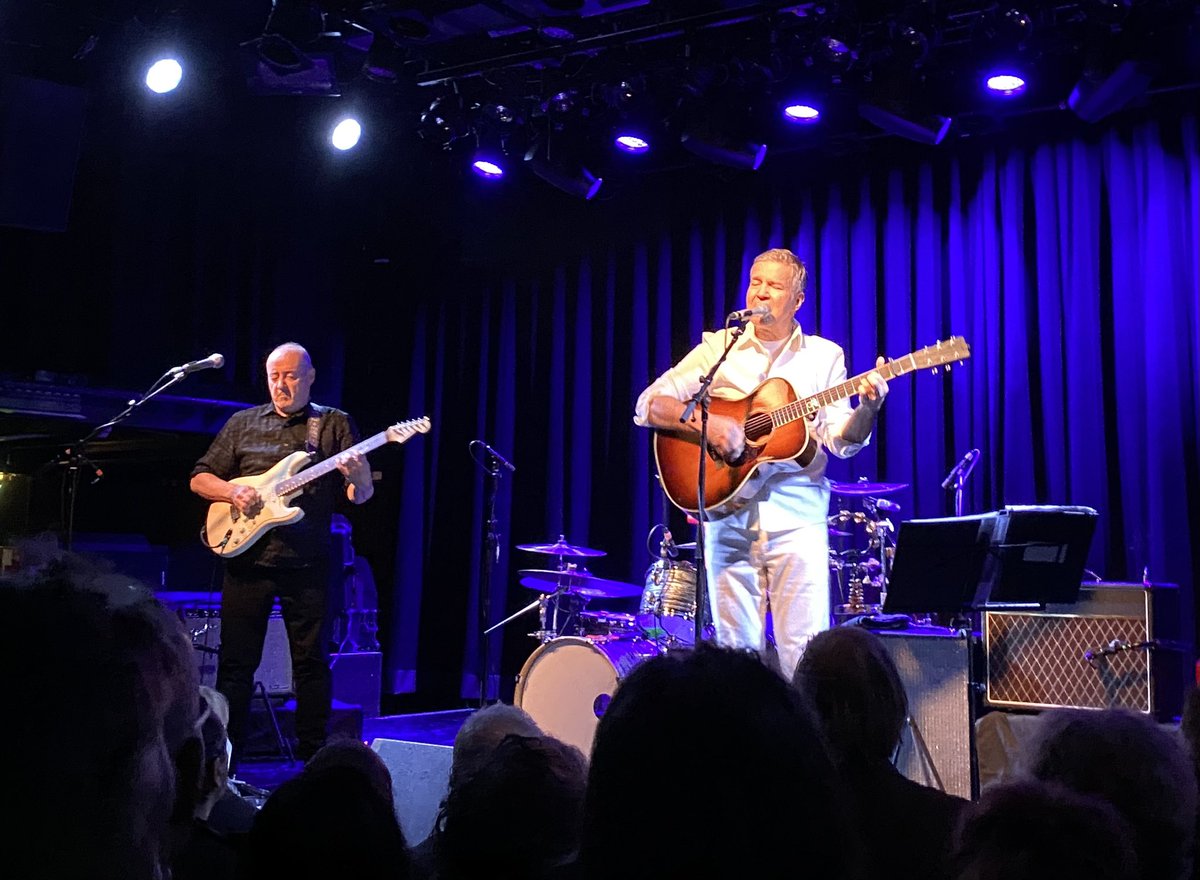 Great to see one of my alltime favourite artists <a href="/Lloyd_Cole/">Lloyd Cole</a> tonight in Amsterdam!