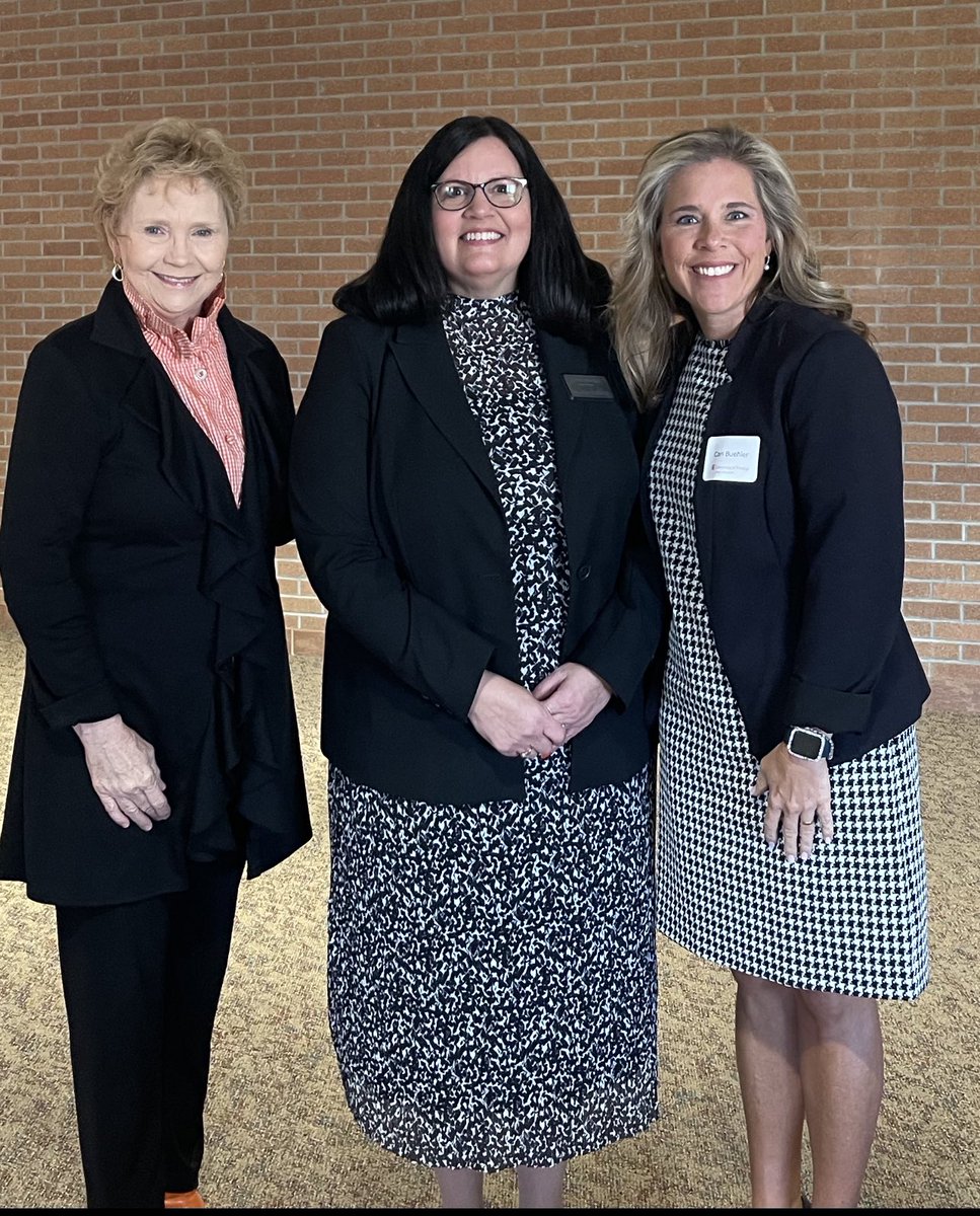 CariBuehler's tweet photo. Grateful and honored to have had the opportunity to keynote the University of Findlay's Leadership Forum today. So many amazing leaders in the room💕Thank you for having me! 💙⚓️💙@FindlayOilers #Relationships #UniversityofFindlay https://t.co/sQN4ktaKbd