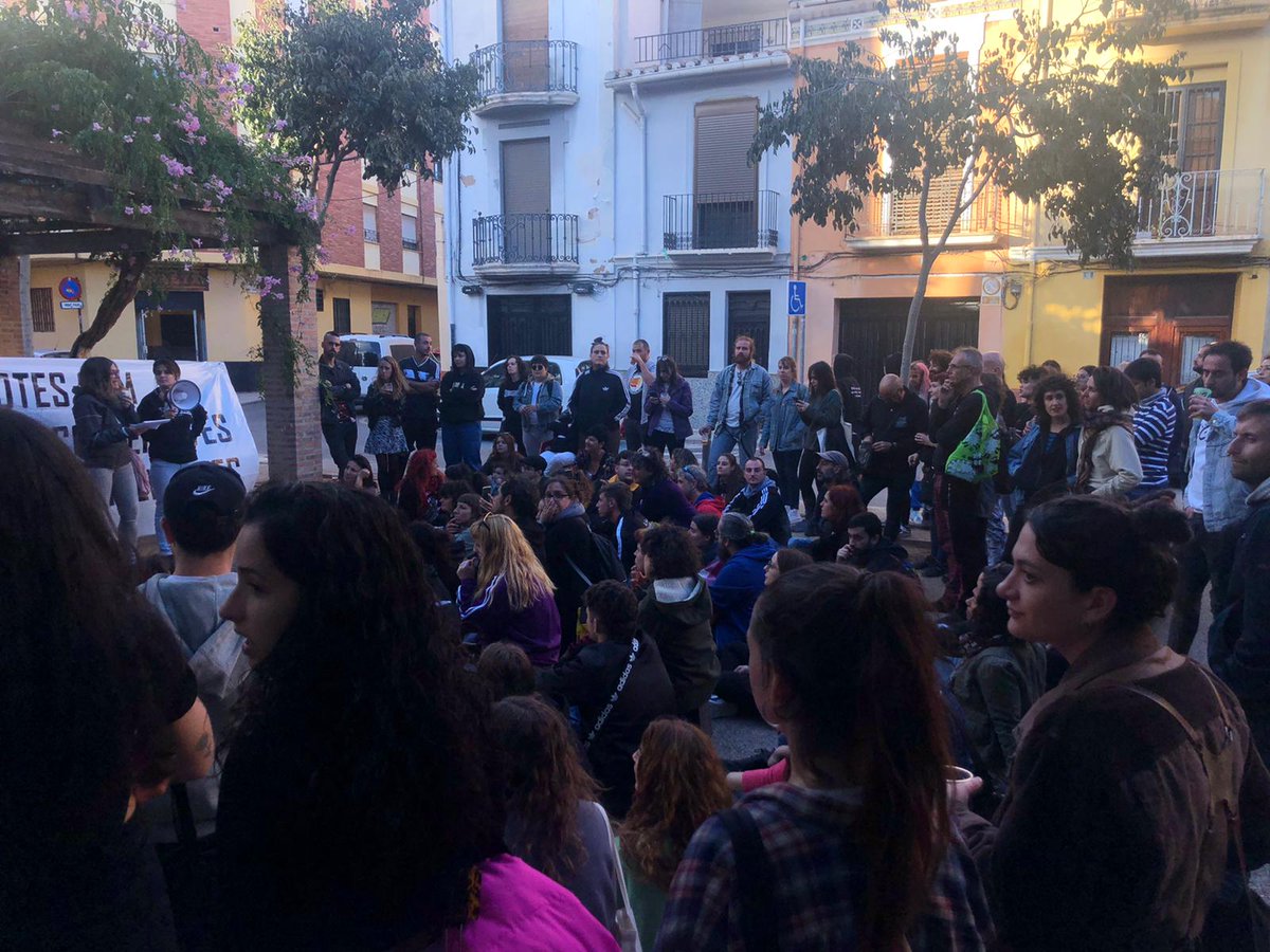 SubversivesCS's tweet photo. Dissabte, a pesar dels intents de la policia i l'Ajuntament de PP i VOX d'intentar parar-nos, vam poder gaudir d'una jornada antirepressiva, que va continuar endavant gràcies a cadascuna de vosaltres.

Obrim fil 🧵 https://t.co/cZiYNHOtzl