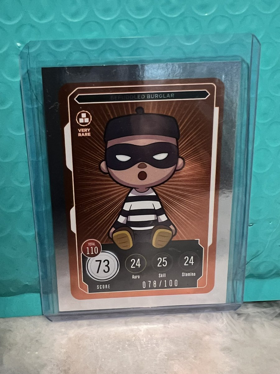 JustJayIRL's tweet image. I don’t get many mail days but this one was fun to open after hitting the 73 spot on @veefriends @Fanatics live 🙌🏻

This felt like a surprise but I just learned a REAL surprise I can’t wait to let the #VeeFam know about 🫶🏻