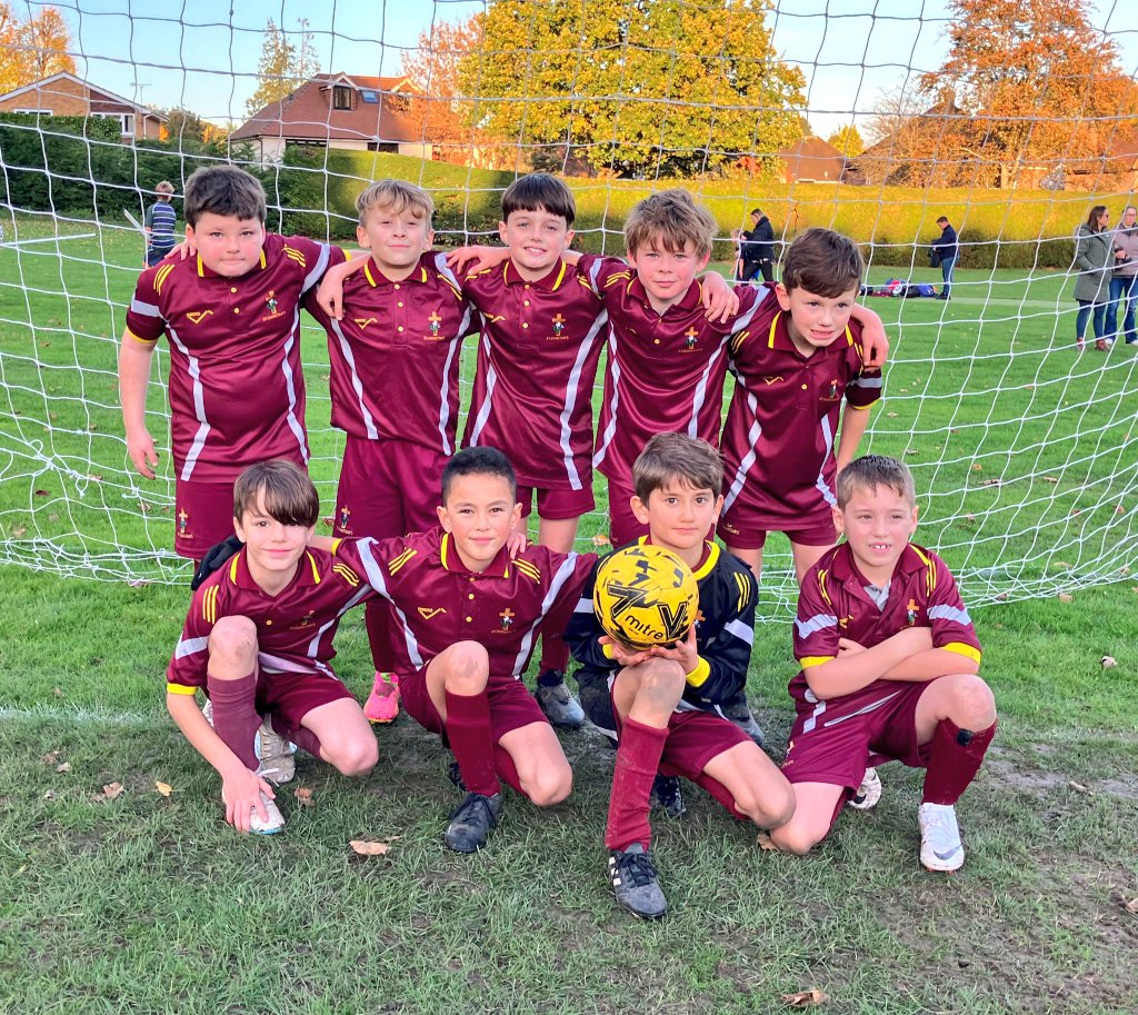 st_dunstans_pe's tweet photo. Fabulous afternoon of football with some of our Year 4 boys at the HSA football competition. A fantastic 3rd place, after 2 wins, 2 draws and 1 defeat. Lots more chances for others to come 😁 https://t.co/oB2XbG1lWD