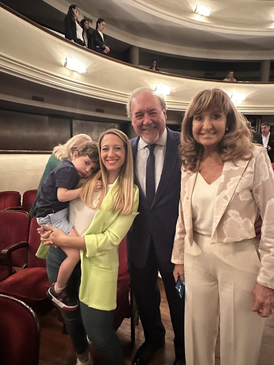ecrescitelli20's tweet photo. Orgullosa de haber recibido el certificado de la Junta Electoral que me proclama como diputada provincial.
Mi compromiso con los mendocinos para honrar con responsabilidad y esfuerzo el mandato otorgado, para que nuestra provincia continúe creciendo. https://t.co/cHt0zoUYf9